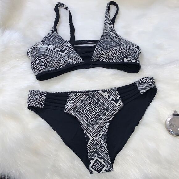 REVERSIBLE GEO Print Bikini Medium - Picture 7 of 10